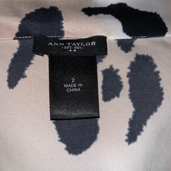 Gorgeous Ann Taylor Puss Print Sleeveless Top - Picture 5 of 5